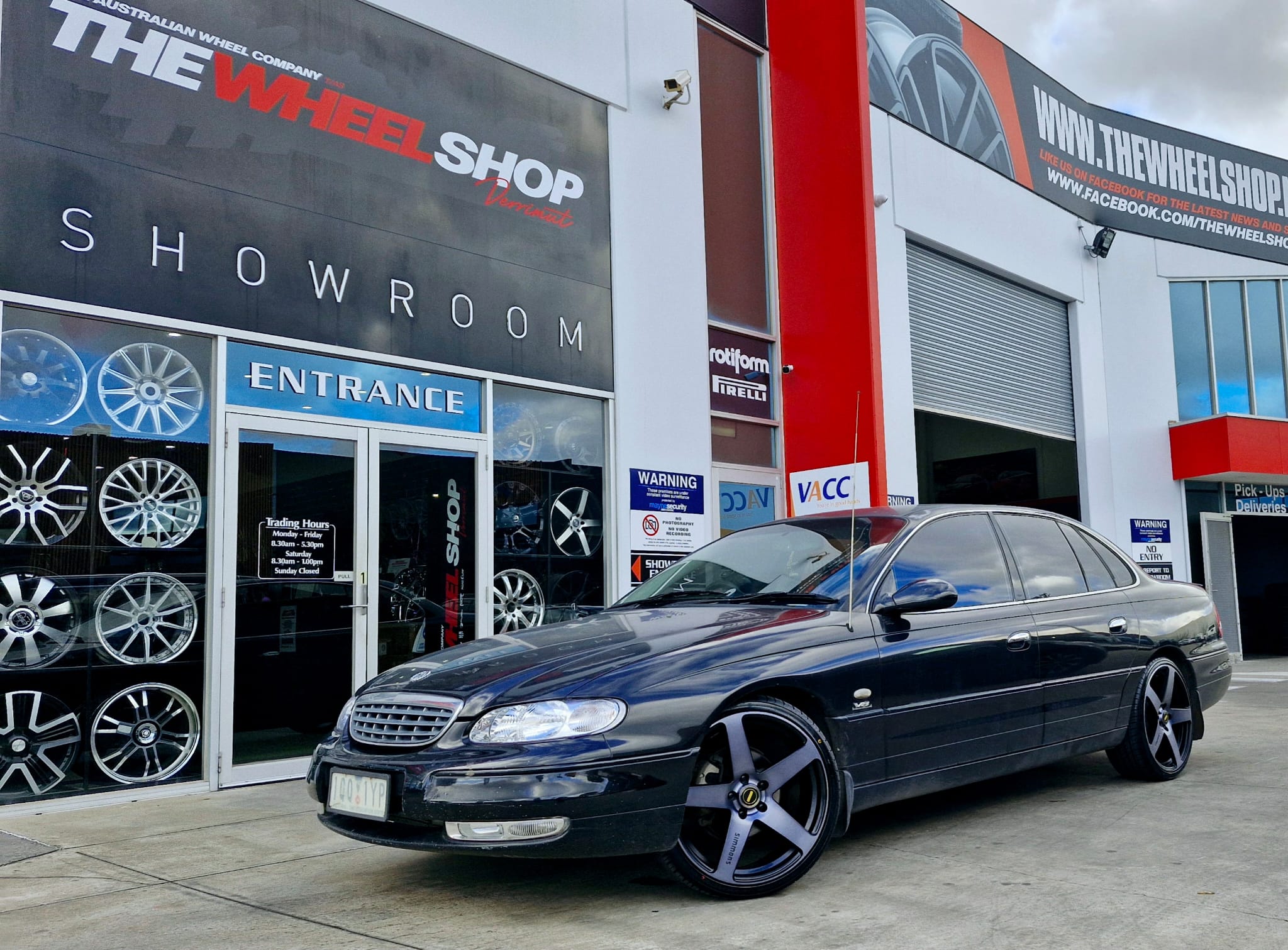 HOLDEN STATESMEN WITH SIMMONS WHEELS |  | HOLDEN