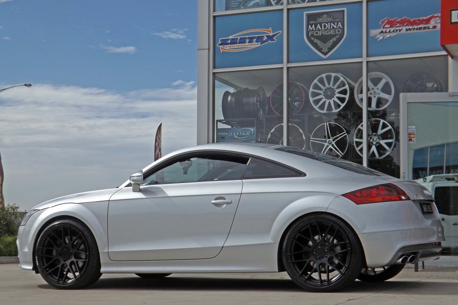 AUDI TT WITH 19 INCH HR1060 WHEELS  |  | AUDI