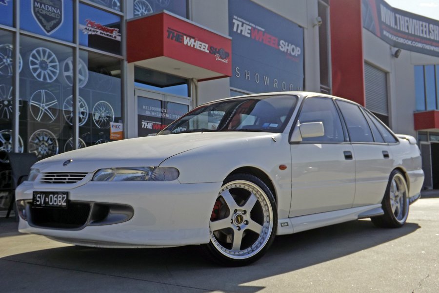 HSV CLUBSPORT WITH SIMMONS FR1 WHEELS  |  | HOLDEN