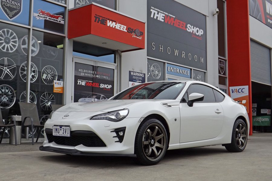 TOYOTA 86 WITH 18 INCH HR 556 WHEELS IN BRONZE  |  | TOYOTA 