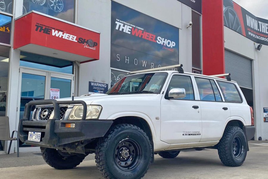 NISSAN PATROL WITH BLACK CSA WHEELS  |  | NISSAN