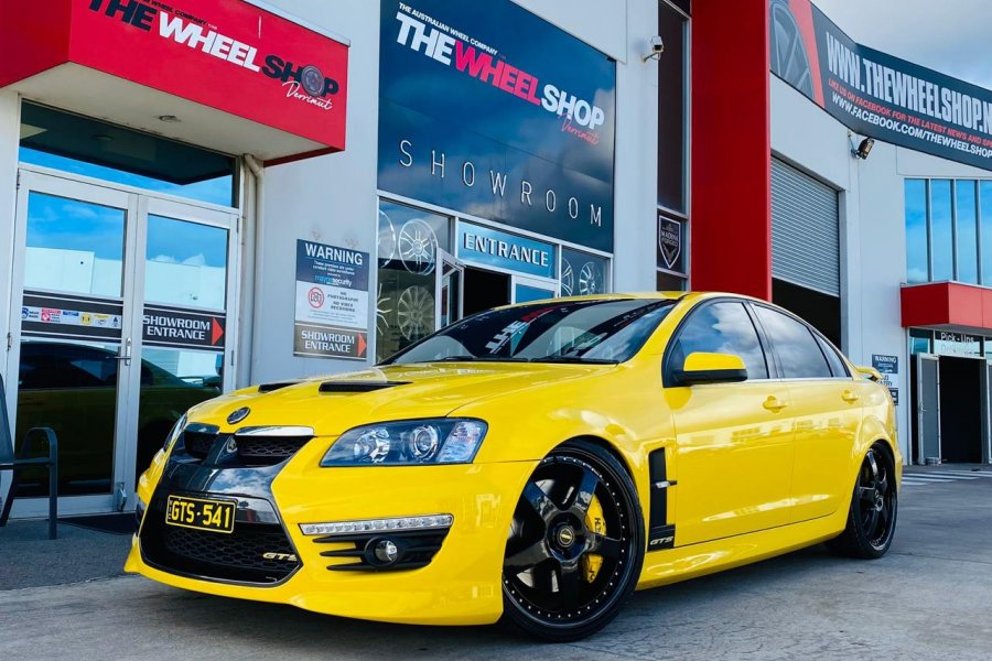 HSV WITH 22 INCH SIMMONS FR1 WHEELS |  | HOLDEN
