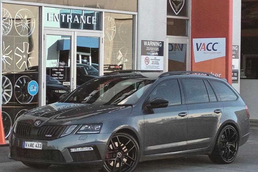 SKODA WAGON WITH ROMAC WHEELS | | VW